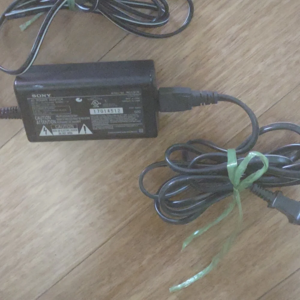 Sony DSC-P9 digital still camera. 4.0 MP - Picture 8 of 12